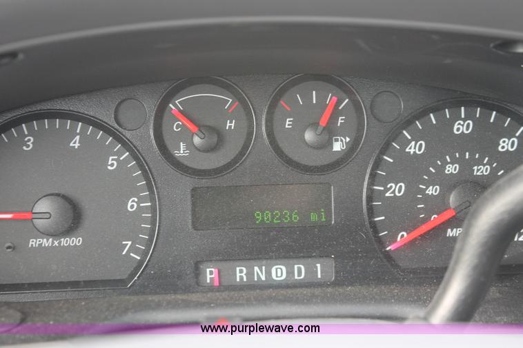 image for item D8178 2006 Ford Taurus SE