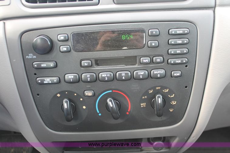 image for item D8178 2006 Ford Taurus SE