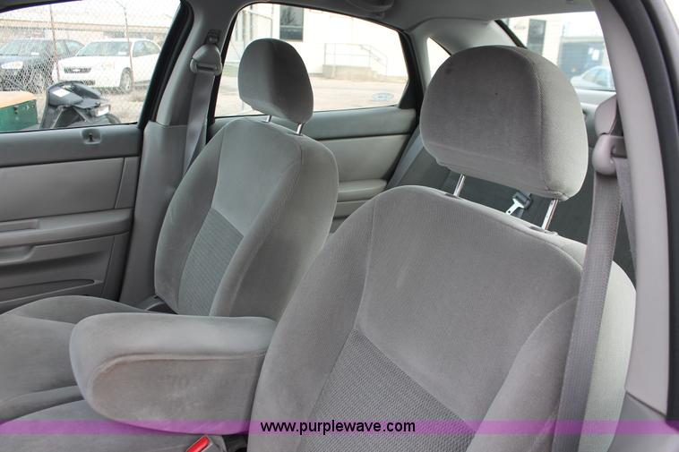 image for item D8178 2006 Ford Taurus SE