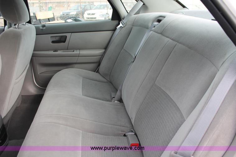 image for item D8178 2006 Ford Taurus SE