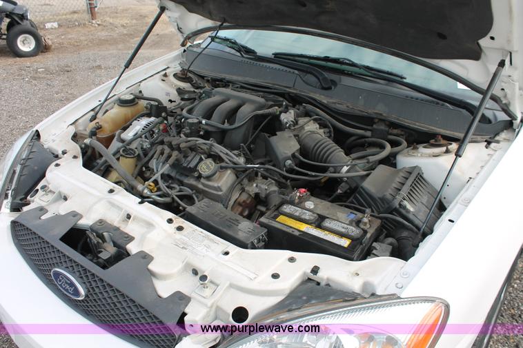 image for item D8178 2006 Ford Taurus SE