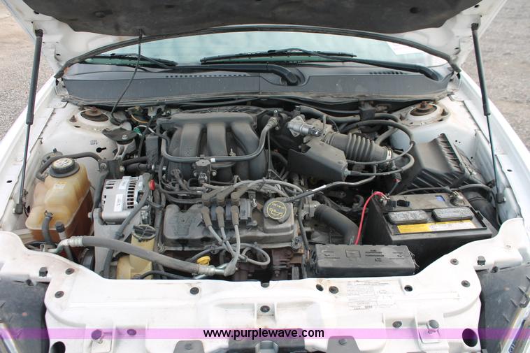 image for item D8178 2006 Ford Taurus SE