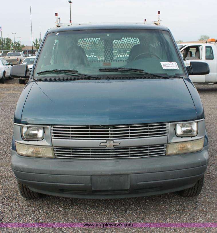 image for item D8179 2000 Chevrolet Astro van