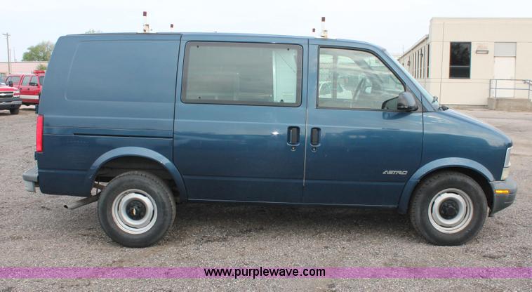 image for item D8179 2000 Chevrolet Astro van