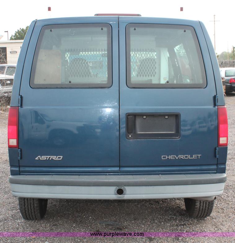 image for item D8179 2000 Chevrolet Astro van