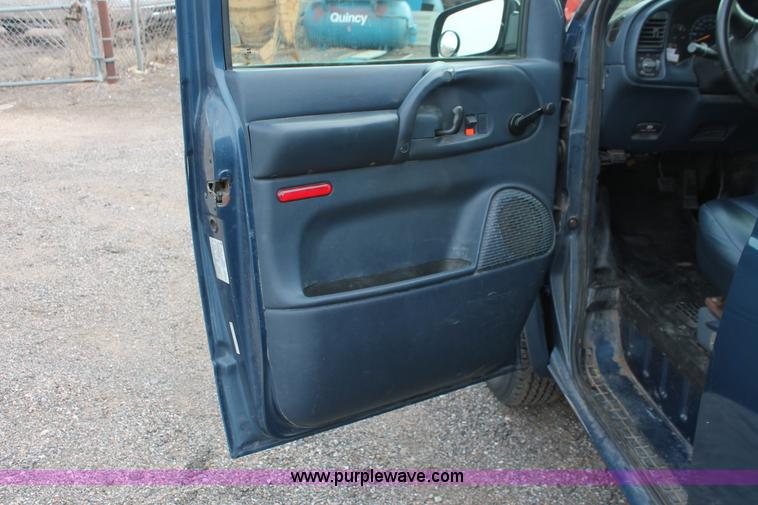 image for item D8179 2000 Chevrolet Astro van