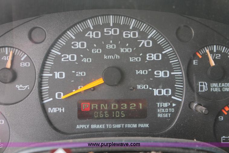 image for item D8179 2000 Chevrolet Astro van