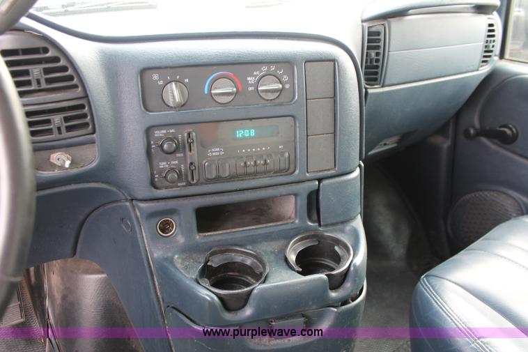 image for item D8179 2000 Chevrolet Astro van