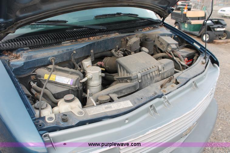 image for item D8179 2000 Chevrolet Astro van