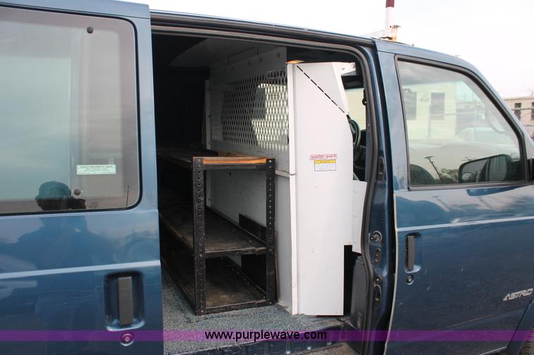 image for item D8179 2000 Chevrolet Astro van
