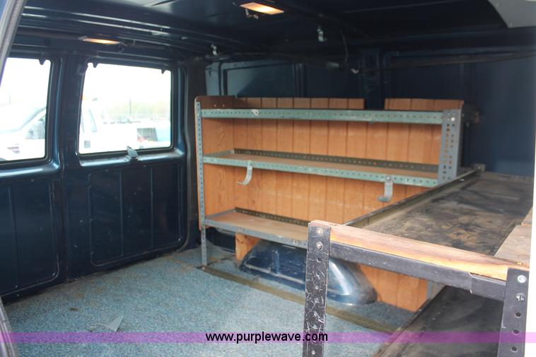 image for item D8179 2000 Chevrolet Astro van