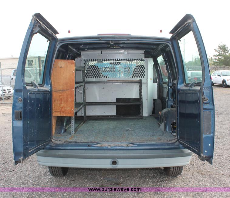 image for item D8179 2000 Chevrolet Astro van