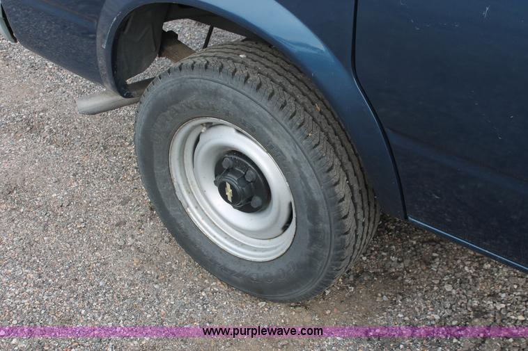 image for item D8179 2000 Chevrolet Astro van