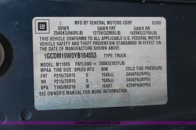 image for item D8179 2000 Chevrolet Astro van