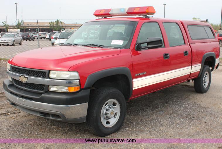 image for item D8180 2001 Chevrolet Silverado 2500HD Crew Cab pickup truck