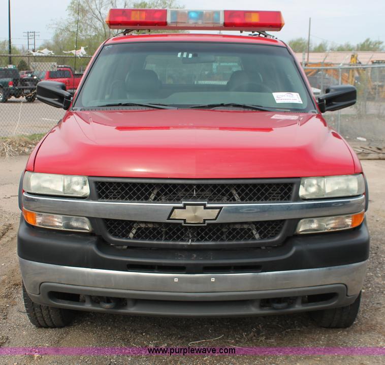 image for item D8180 2001 Chevrolet Silverado 2500HD Crew Cab pickup truck