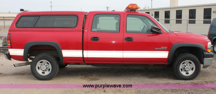 image for item D8180 2001 Chevrolet Silverado 2500HD Crew Cab pickup truck