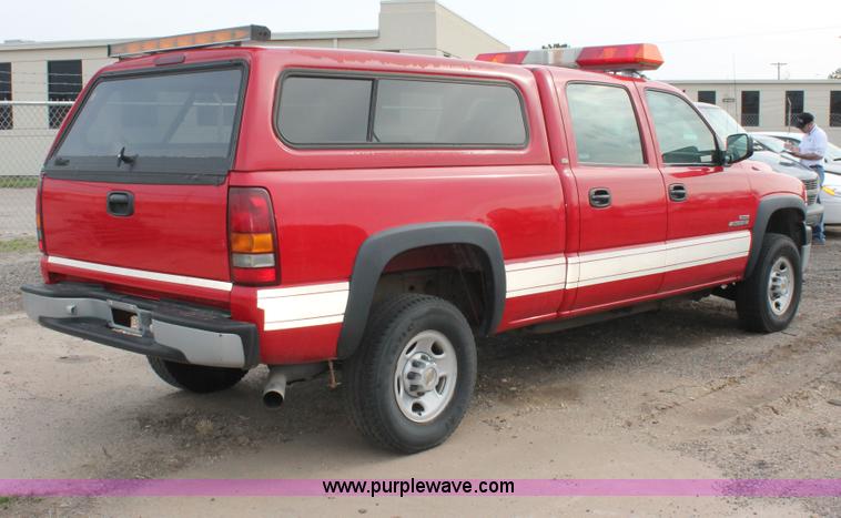 image for item D8180 2001 Chevrolet Silverado 2500HD Crew Cab pickup truck