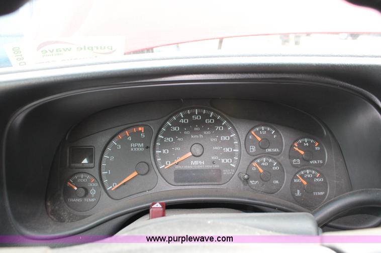 image for item D8180 2001 Chevrolet Silverado 2500HD Crew Cab pickup truck