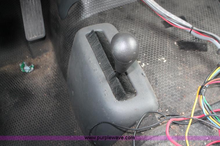 image for item D8180 2001 Chevrolet Silverado 2500HD Crew Cab pickup truck