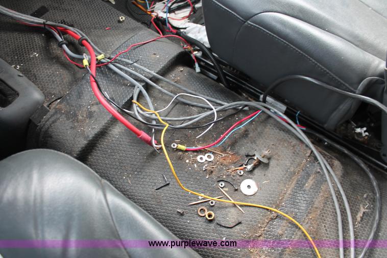 image for item D8180 2001 Chevrolet Silverado 2500HD Crew Cab pickup truck