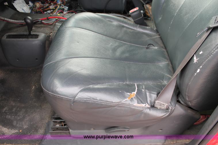 image for item D8180 2001 Chevrolet Silverado 2500HD Crew Cab pickup truck