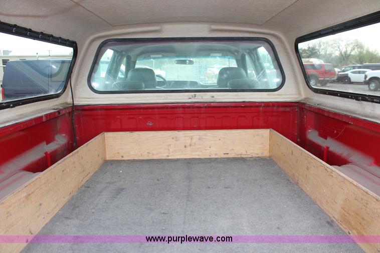 image for item D8180 2001 Chevrolet Silverado 2500HD Crew Cab pickup truck