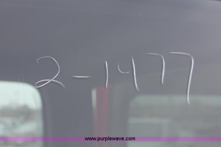 image for item D8180 2001 Chevrolet Silverado 2500HD Crew Cab pickup truck