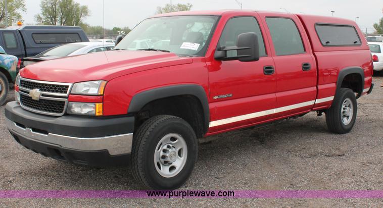 image for item D8181 2006 Chevrolet Silverado 2500HD Crew Cab pickup truck