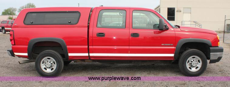 image for item D8181 2006 Chevrolet Silverado 2500HD Crew Cab pickup truck