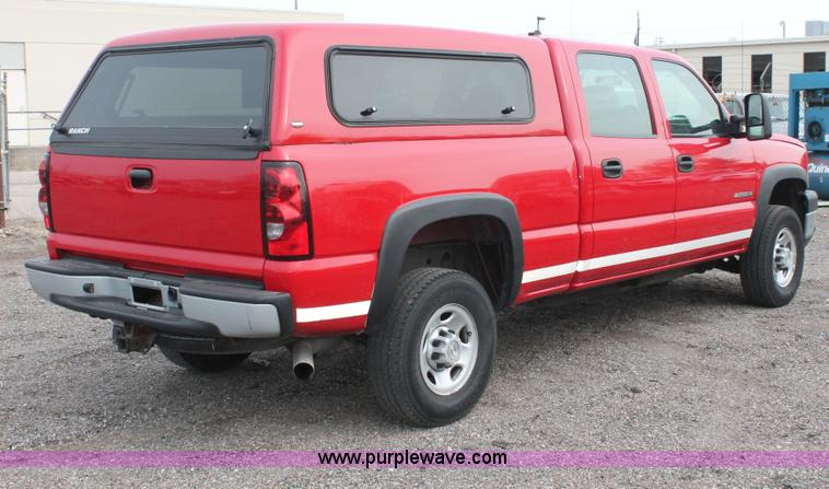 image for item D8181 2006 Chevrolet Silverado 2500HD Crew Cab pickup truck