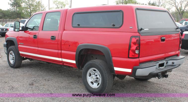 image for item D8181 2006 Chevrolet Silverado 2500HD Crew Cab pickup truck