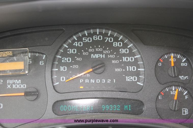 image for item D8181 2006 Chevrolet Silverado 2500HD Crew Cab pickup truck