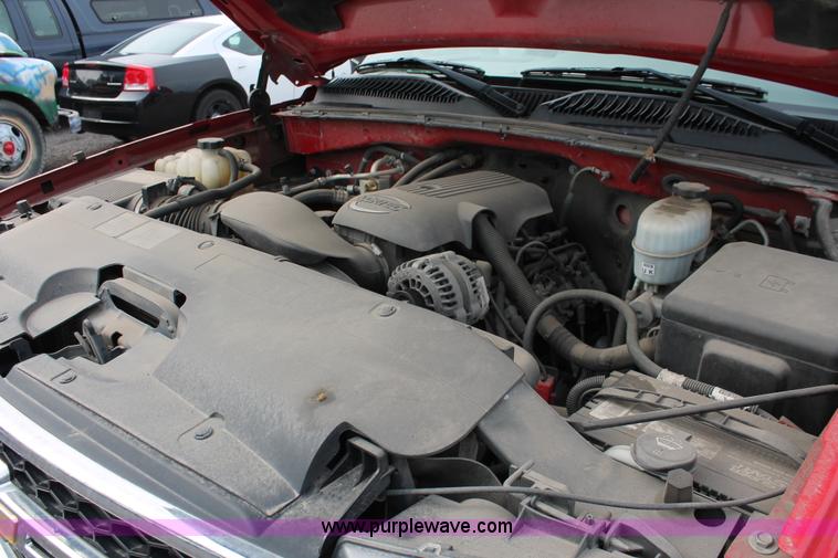 image for item D8181 2006 Chevrolet Silverado 2500HD Crew Cab pickup truck