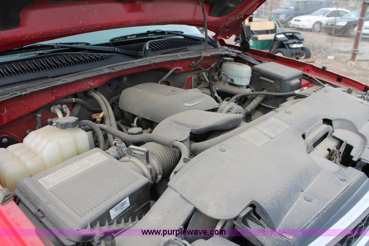 image for item D8181 2006 Chevrolet Silverado 2500HD Crew Cab pickup truck