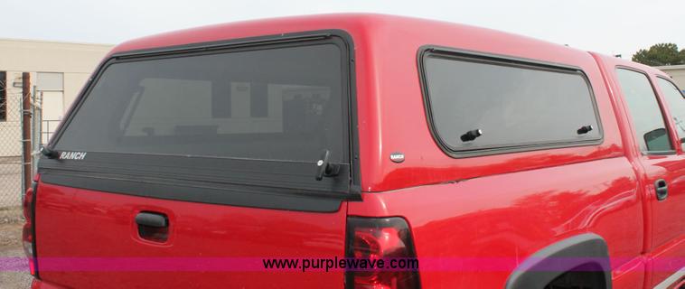 image for item D8181 2006 Chevrolet Silverado 2500HD Crew Cab pickup truck