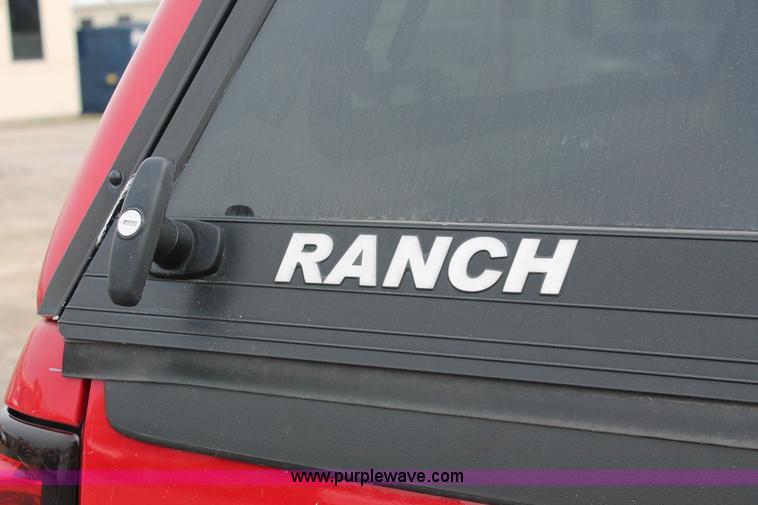 image for item D8181 2006 Chevrolet Silverado 2500HD Crew Cab pickup truck