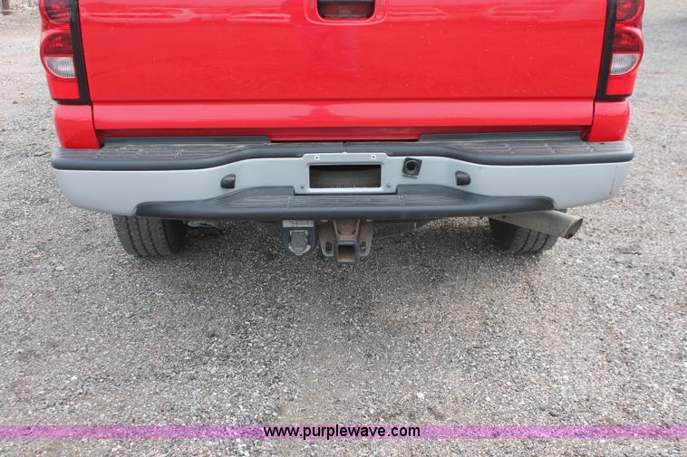 image for item D8181 2006 Chevrolet Silverado 2500HD Crew Cab pickup truck
