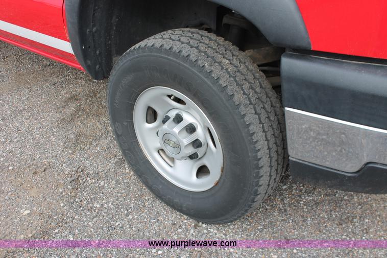 image for item D8181 2006 Chevrolet Silverado 2500HD Crew Cab pickup truck