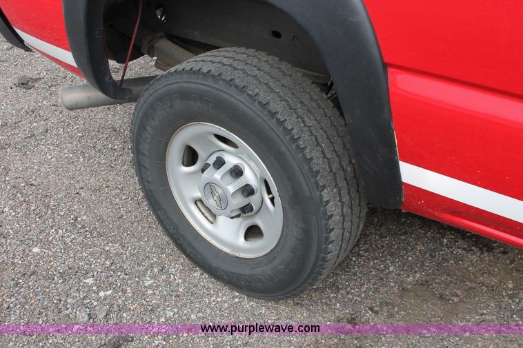 image for item D8181 2006 Chevrolet Silverado 2500HD Crew Cab pickup truck