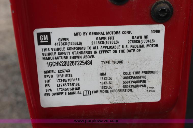 image for item D8181 2006 Chevrolet Silverado 2500HD Crew Cab pickup truck