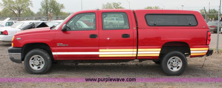 image for item D8183 2005 Chevrolet Silverado 2500HD Crew Cab pickup truck