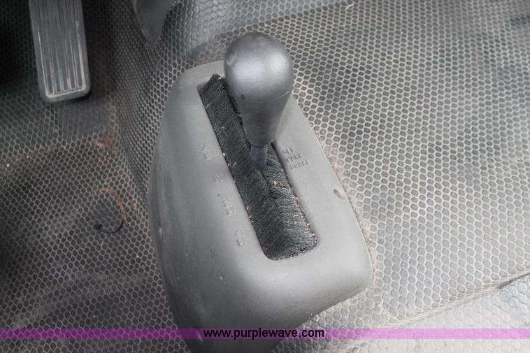 image for item D8183 2005 Chevrolet Silverado 2500HD Crew Cab pickup truck