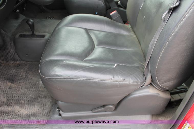 image for item D8183 2005 Chevrolet Silverado 2500HD Crew Cab pickup truck