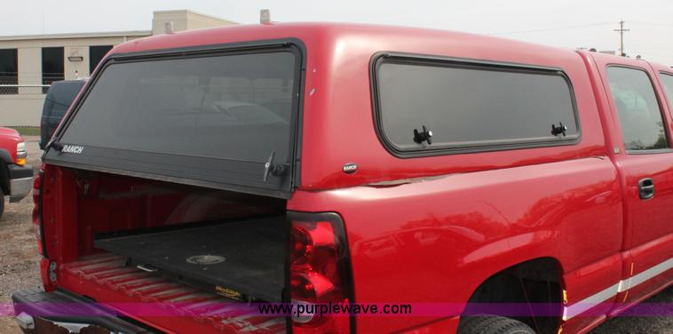 image for item D8183 2005 Chevrolet Silverado 2500HD Crew Cab pickup truck