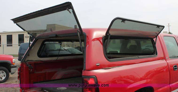 image for item D8183 2005 Chevrolet Silverado 2500HD Crew Cab pickup truck