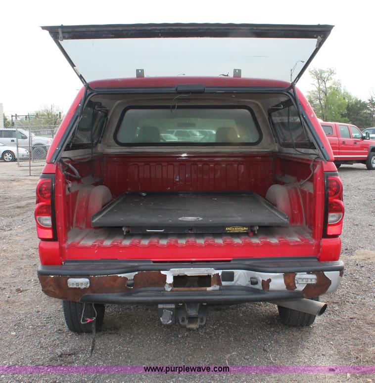 image for item D8183 2005 Chevrolet Silverado 2500HD Crew Cab pickup truck