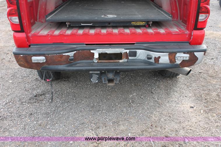 image for item D8183 2005 Chevrolet Silverado 2500HD Crew Cab pickup truck