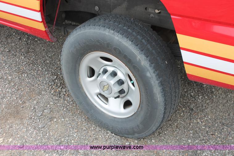 image for item D8183 2005 Chevrolet Silverado 2500HD Crew Cab pickup truck