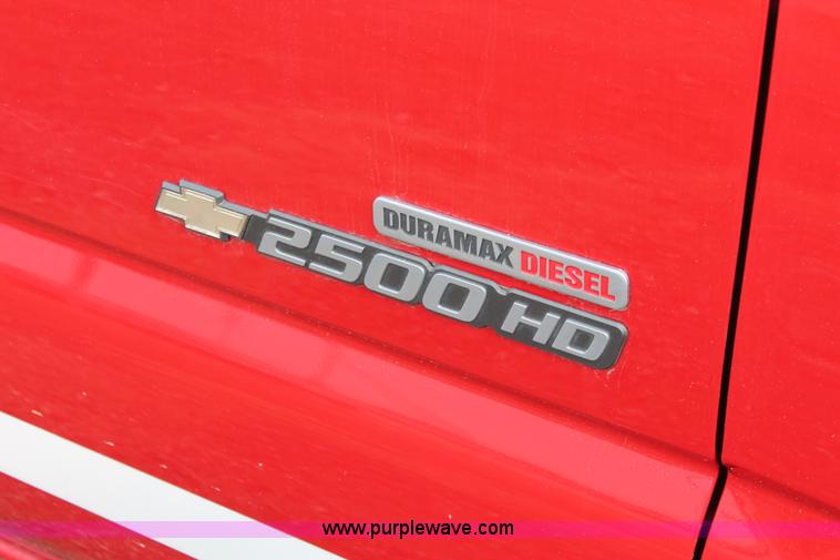 image for item D8183 2005 Chevrolet Silverado 2500HD Crew Cab pickup truck